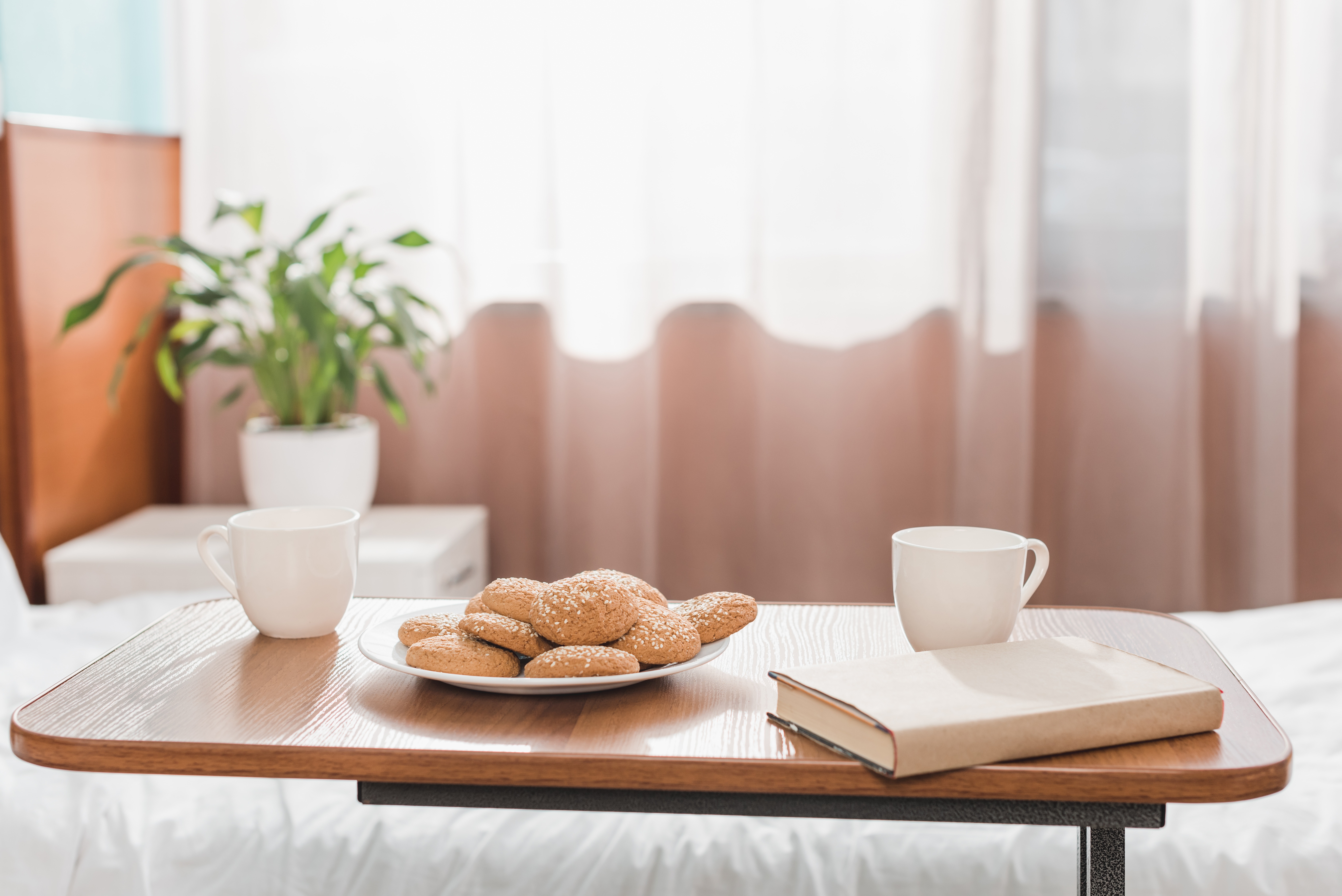 Ventajas de tener una mesa para comer en la cama - Su Ortopedia